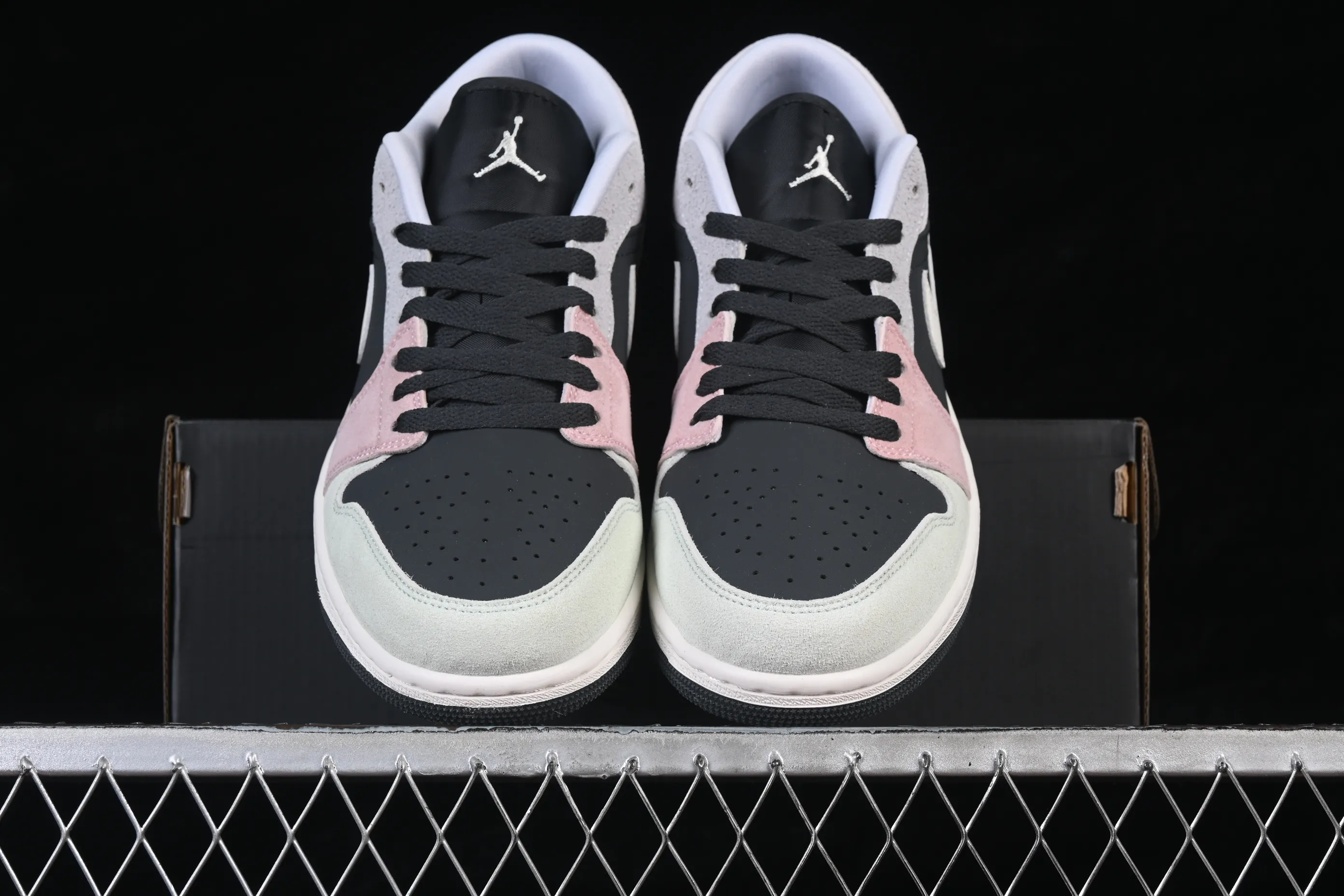 All categories Air Jordan Jordan series basketball shoes Air Jordan 1 Low Air Jordan 1 Low AJ1 Joe 1 black and white pink low-top retro cultural basketball shoes IB7109-004